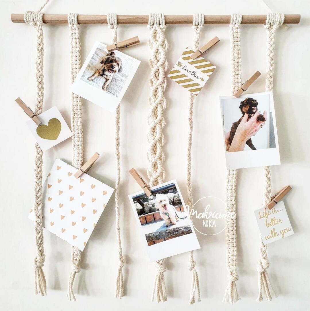 Macramé Wandtapijt - Hangende Fotowand Boho Decoratie - Chic Geweven Tapijt Voor Wooncultuur Slaapkamer En Bruiloftsfeest Wanddecoratie Decoratie Inclusief Fototouw En 30 Haakjes 108 Cm X 43 Cm