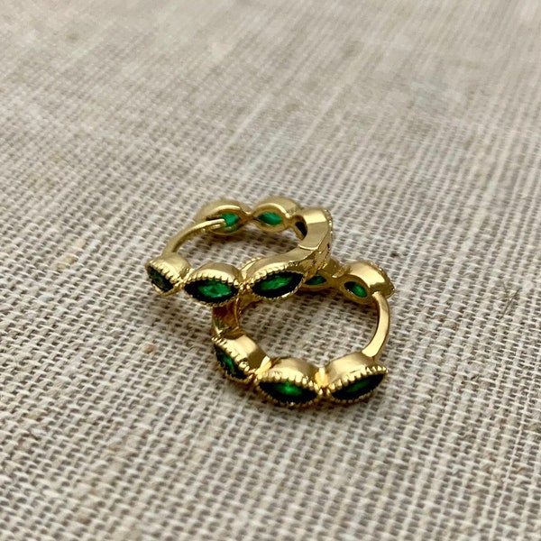 Criollo de piedras preciosas Criollo chapado en oro de 18k con aretes criollos de ojo de caballo - Ojo verde, Unidad criolla