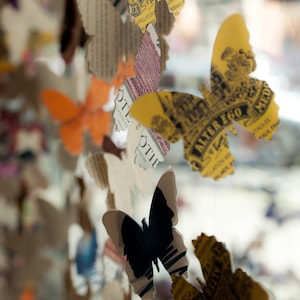 Farfalle di carta, falena riciclata personalizzata per esposizione e decorazione, decorazioni a tema estivo