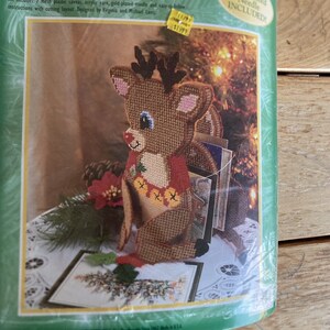 Vtg Bucilla “Tarjeta Rudolph” 61263 Kit de lona de plástico NOS 1999 KIT COMPLETO
