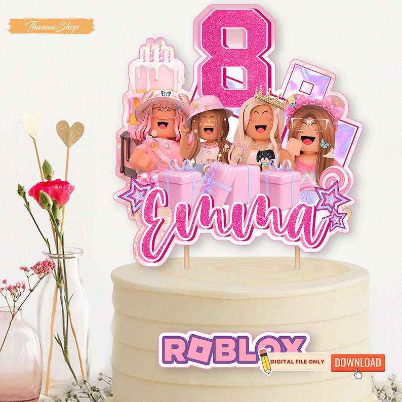Peut inclure: Un topper de g&acirc;teau rose et blanc avec un chiffre 8 rose, quatre avatars Roblox et le nom "Emma" en lettres scintillantes roses. Le topper de g&acirc;teau est sur un g&acirc;teau blanc avec un logo Roblox rose et blanc.