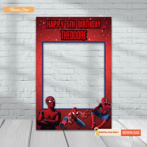 Toile de fond anniversaire thème spiderman rouge building