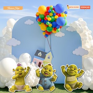 Pu&ograve; includere: Una scena stravagante con tre personaggi di Shrek, una casa e un gruppo di palloncini colorati. I palloncini, nelle tonalit&agrave; di giallo, rosso, blu e verde, sembrano sollevare la casa. Lo sfondo &egrave; azzurro chiaro con nuvole e palloncini bianchi. L'immagine contiene il testo "DIGITAL FILE ONLY" e "DOWNLOAD".
