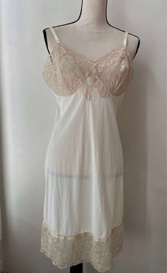 Vintage 1970s Ivory Color Lace Midi Slip M / L