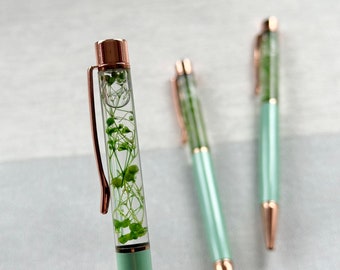 Groene bloempennen, gedroogde bloemen, briefpapier, kantoorbenodigdheden, gouden harspen, bloemenpennen, mooie pennen, gepersonaliseerde geschenken, stijlvolle pen