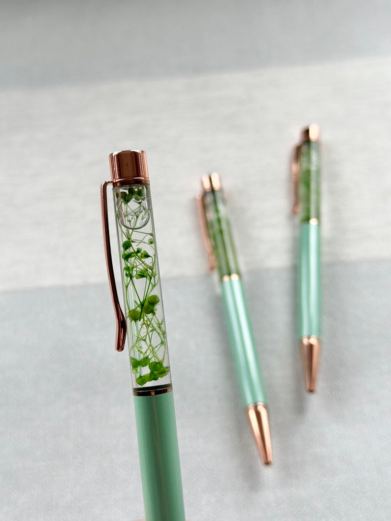 These vibrant floral pens are the best accessory to your everyday journaling! Filled with real dried flowers these pens write smoothly and best of all they are refillable! Available in Orange, Red, Pink, Purple, Blue and Green. All with black ink