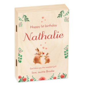 Maverton Animals Kinder Besteckset mit Gravur + Holzbox mit Aufdruck - Baby Besteckset zum 1. Geburtstag - Geburtstagsgeschenk für Mädchen