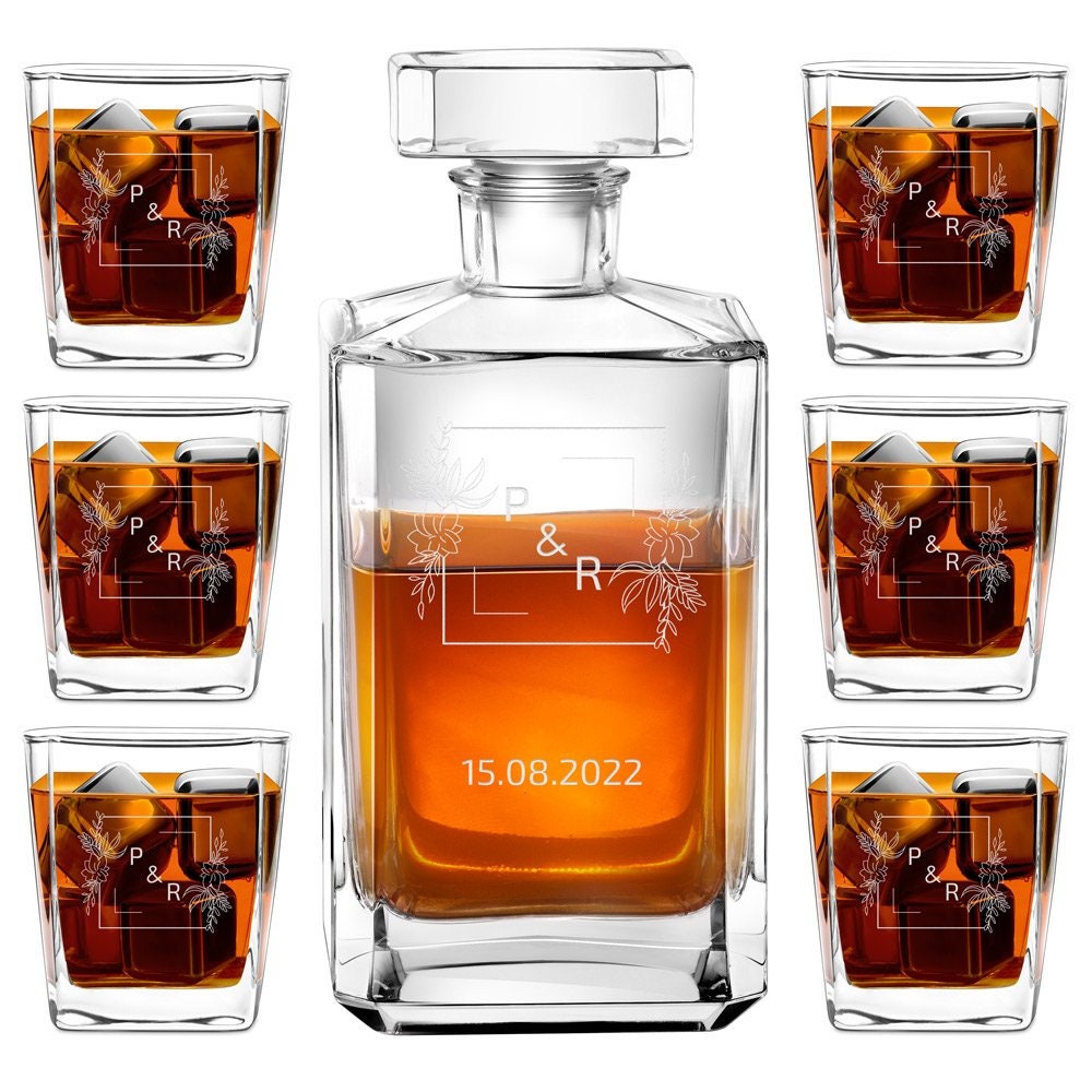 Maverton Whiskey Carafe with glasses for couple - Glassware with engraving for them - Customised Whisky Set for anniversary
