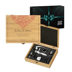Maverton 6er Weinzubehör Set in Geschenkbox mit Aufdruck - Weinöffner Geschenkset - Hochzeitsgeschenke für Brautpaar – personalisiert
