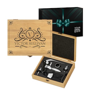 Maverton 6er Wein Zubehör Set mit Aufdruck - Wein Sommelier Set mit Korkenzieher - Geburtstagsgeschenk für Männer - Männergeschenk