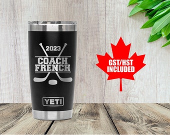 Cadeau entraîneur de hockey, rambler yéti personnalisé 20 oz, gobelet gravé au laser personnalisé, tasse de voyage isolée, meilleur entraîneur de tous les temps, cadeau joueur de hockey