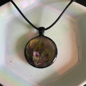 Pressed flower in resin pendant
