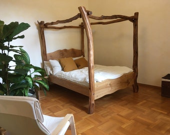 Tree four poster on sale bed