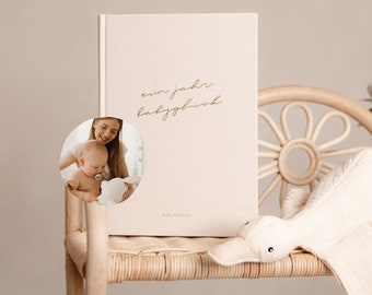 Babytagebuch Erinnerungsbuch an das erste Jahr Baby Mein erstes Jahr Meilensteine Leinencover Geschenk zur Geburt -  17x24cm