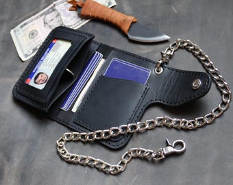 Portfel typu trucker z łańcuszkiem – styl motocyklowy – skóra naturalna – personalizacja – okucia ze stali nierdzewnej –