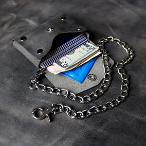 Portafoglio piccolo da motociclista grigio con catena - Porta carte in pelle - Portafoglio minimalista - Da portare a mano o in tasca - Ideale per tutti