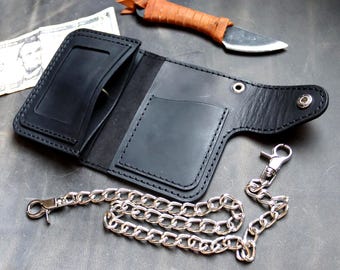 Portfel typu trucker z łańcuszkiem – styl motocyklowy – skóra naturalna – personalizacja – okucia ze stali nierdzewnej –