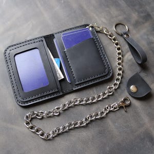 Cartera de cuero con cadena para identificación - Cosida a mano para mayor durabilidad - Ventana de identificación abierta - Para hombre o mujer estilo motociclista - Regalos de motocicleta