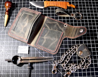 Portfel typu trucker z łańcuszkiem – styl motocyklowy – skóra naturalna – personalizacja – okucia ze stali nierdzewnej –