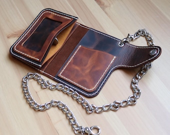 Portfel typu trucker z łańcuszkiem – styl motocyklowy – skóra naturalna – personalizacja – okucia ze stali nierdzewnej –