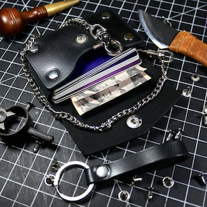 Cartera negra con cadena y broche / Cartera de cuero con cadena para hombre / Cadena de acero inoxidable / Cartera de motociclista hecha a mano / Llavero de cartera de regalo