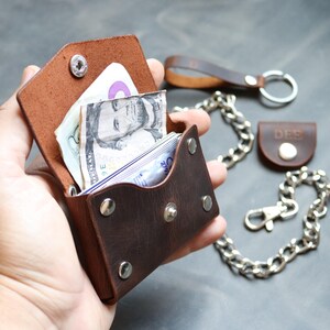 Cartera pequeña de motociclista marrón con cadena - Tarjetero de cuero - Cartera minimalista - Para llevar en la mano o en el bolsillo - Ideal para todos