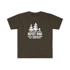 Bigfoot Sasquatch Mama - Come una mamma normale, ma più tozza - Maglietta unisex Softstyle immagine 5