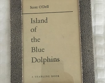 Portada de Isla de los Delfines Azules