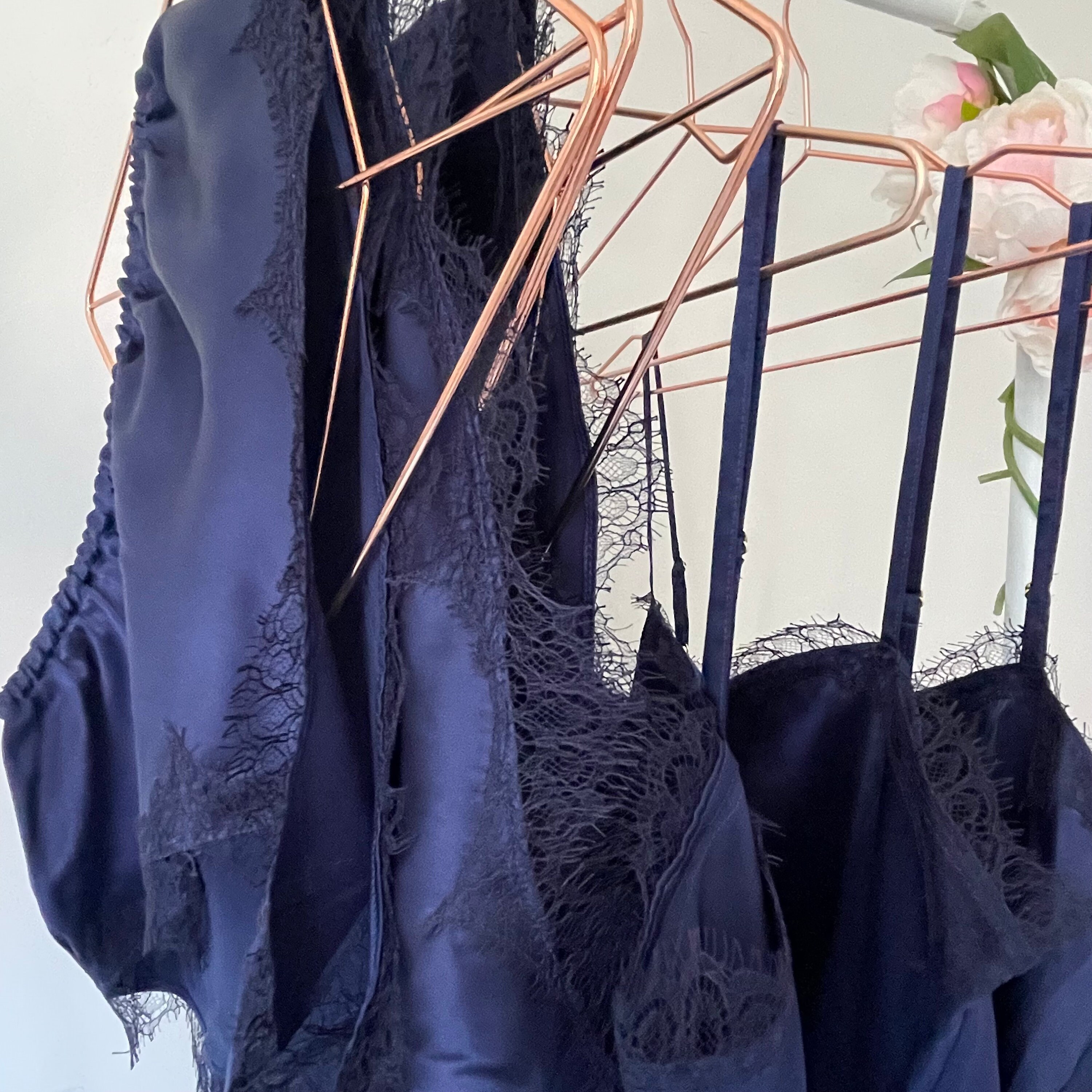Natori BLACK Satin and Lace CAMISOLE Cami Top Underwear Sleepwear Lingerie  XS 