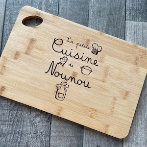 Planche à découper "La petite cuisine de Nounou" – Bambou 20x30 cm – Gravure personnalisée avec prénom – Cadeau nounou original