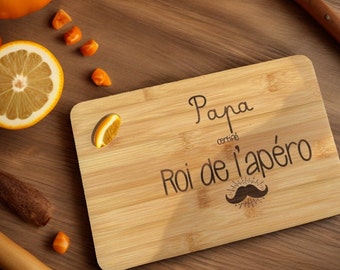 Personalized Dad's aperitif board - "King of the aperitif" engraved - Father's Day gift with child's signature - Bamboo 25x30 cm