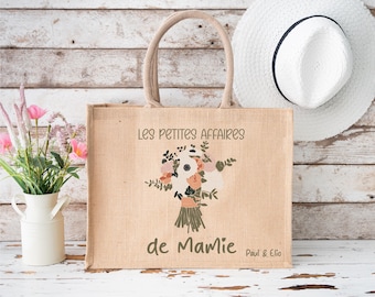 Sac en Jute Personnalisé – « Les Petites Affaires de Mamie » | Tote Bag Écologique avec Bouquet de Fleurs | Cadeau Fête des Mamies |