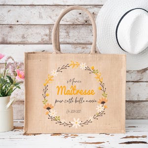 Grand sac jute “Merci Maîtresse” personnalisé – Cadeau fin d’année scolaire – Motif floral – Format 42x33x19 cm – Texte et année modifiables