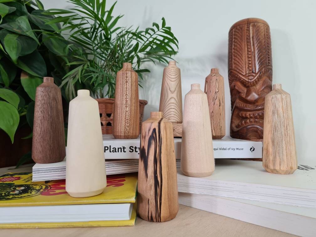 Petit Vase à Bourgeons en Bois. Vase Inspiré Du Milieu Siècle Pour Les Fleurs Séchées. Décor Tiki, C