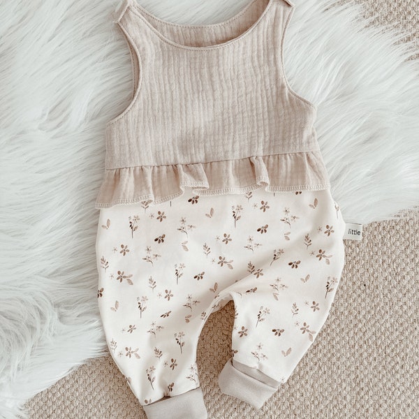 Strampler *little Flowers* mit Rüsche Musselin | Rüschenstrampler | Newborn | Frühchen | Einteiler | Romper