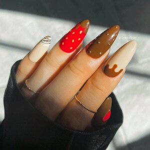 Strawberry Chocolate Nails Valentine&#39;s Day Nails Romantic Nails Hand Painted Nails Reusable Press On