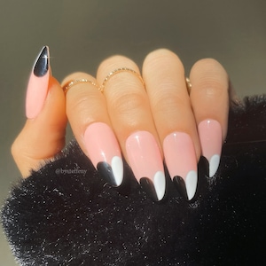 Heart Design Press On Monochrome Nails Black White Hearts Y2K Nails Reusable Press On