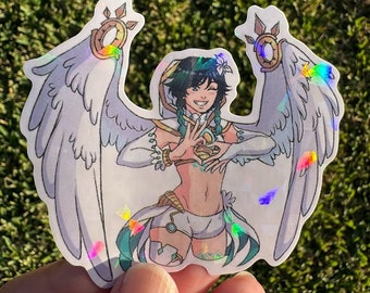 Pode incluir: Um adesivo holográfico com um personagem de desenho animado de cabelo verde, vestindo uma roupa branca com asas e uma auréola. O personagem está fazendo um coração com as mãos.