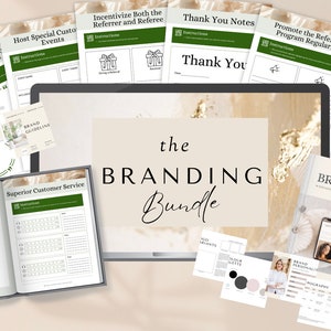 Op de afbeelding: Een brandingpakket voor bedrijven, met een laptopscherm met de tekst "the BRANDING Bundle" en verschillende afdrukbare werkbladen, waaronder een merkloyaliteitsplan, een klantenservicegids, een moodboard en merkrichtlijnen.