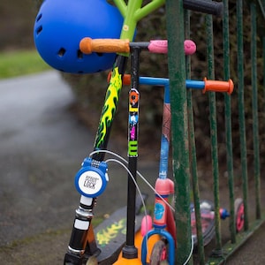 Cadeado mecânico de cabo para patinete elétrico, ideal para levar as crianças à escola.