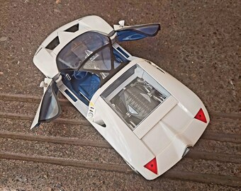 Fabulous Vintage Ford GT90 WHITE V12 Super Car Special Addition