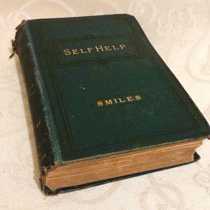 ZELFHULP 1882 geschreven door Samuel Smiles prachtig antiek boek met krantenknipsels uit 1962. zeer interessant om te lezen tot op de dag van vandaag!