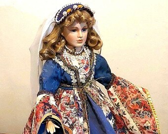 Queen Guinevere of the knights of the round table. 53cm tall , very Beautiful ! I am fully restored and I am ready to rule ! fine Vintage !