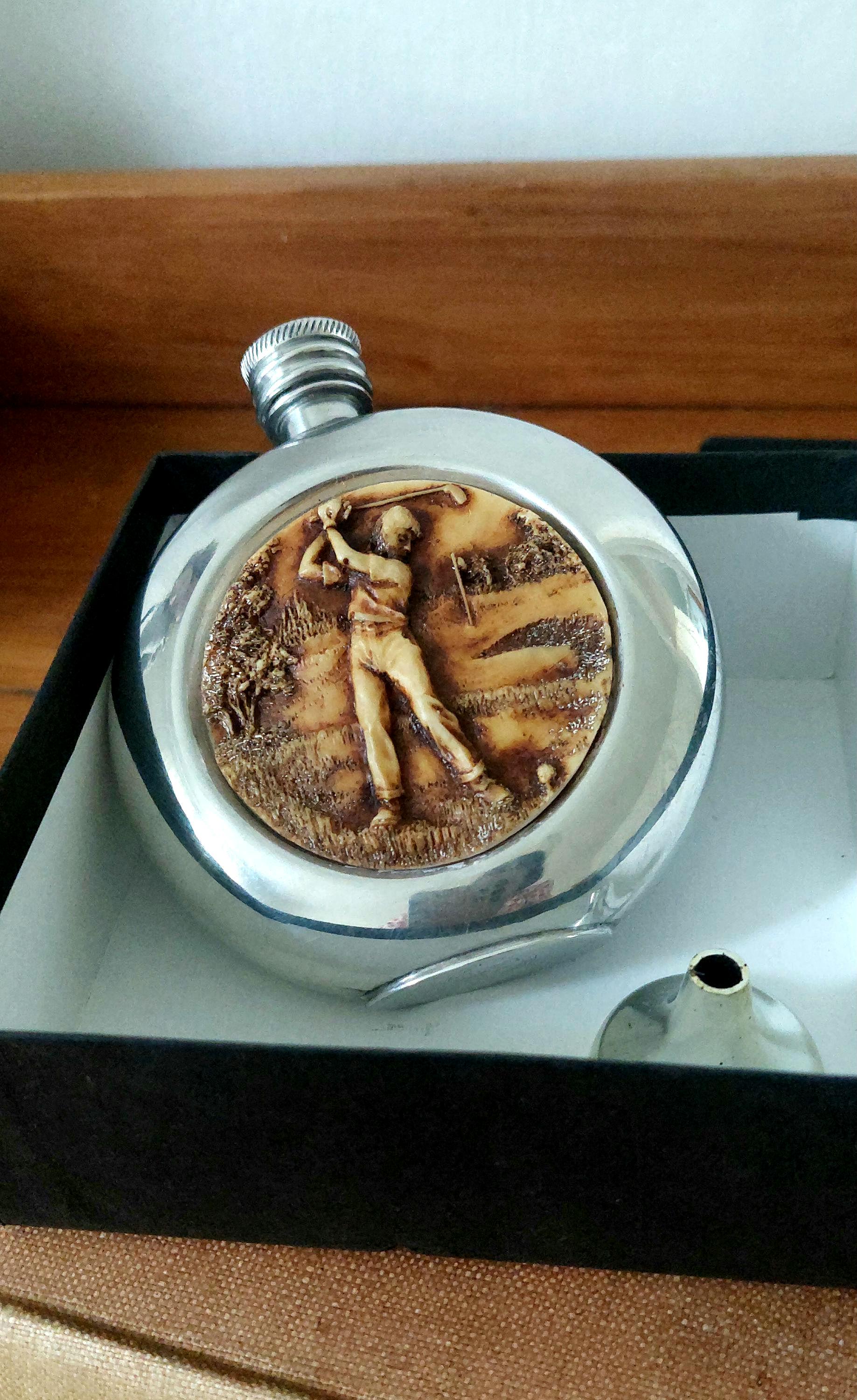 銀盃 Alchemy Pewter Hip Flask.golfing Scene Resine. Vintage Made in