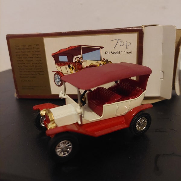 Excellents modèles de boîtes d'allumettes d'antan 1911 modèle T Ford, prêts et parfaits pour de beaux cadeaux vintage.