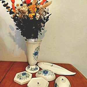 Conjunto de penteadeira Wedgewood de quatro peças em perfeito estado, selecionado para presentes vintage finos, Clementine no seu melhor com as peças mais raras!