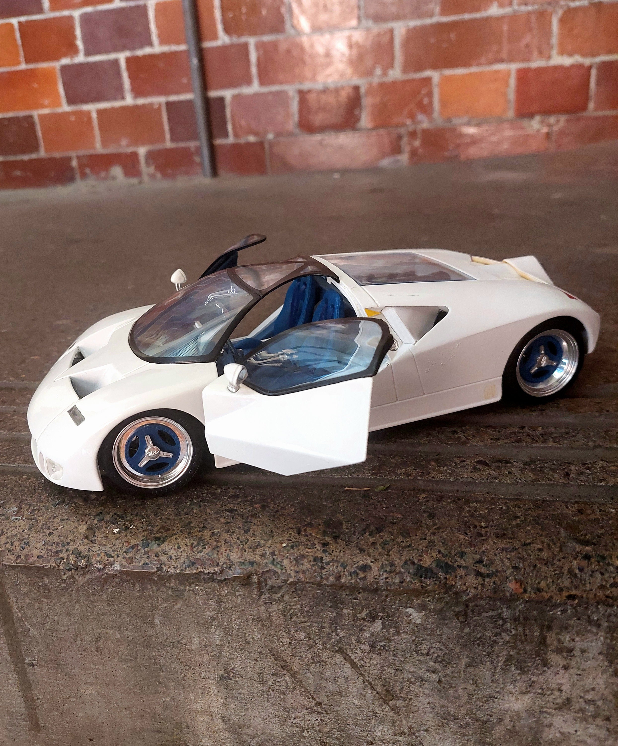 Fabulous Vintage Ford GT90 WHITE V12 Super Car Special Addition