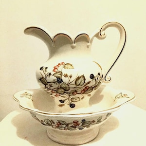 Kelsons Staffordshire Pottery Made in England. Fine Jug & wash bowl Medium sized in very good Vintage condition. Perfect gifting/ Collecting
