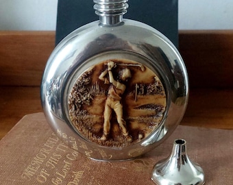 Alchemy Pewter hip flask.Golfing scene resine. Vintage made in Shelfield. With display box and funnel. cleaned for fine vintage gifting !