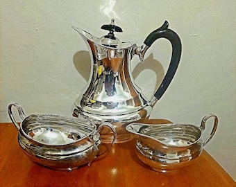 Beautifully stunning Tea/coffee pot set Made by Viners in England, silver plated, excellent condition, cleaned ready, fine Vintage gifting !